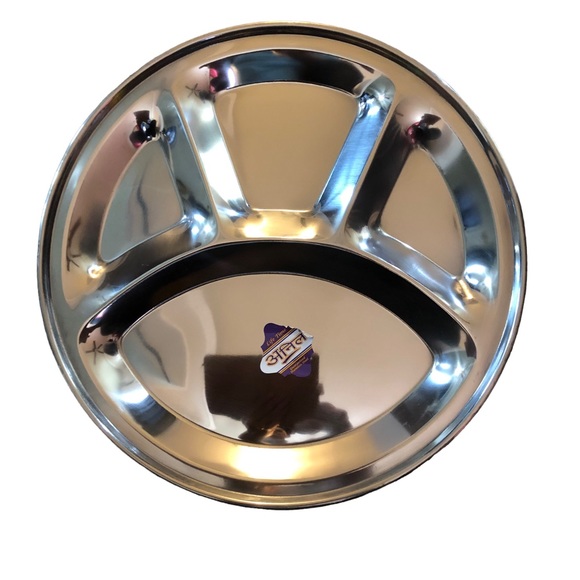 BNWT: 5-Piece Set of Sectioned Stainless Steel Plates Perfect for All Occasion - Picture 2 of 5